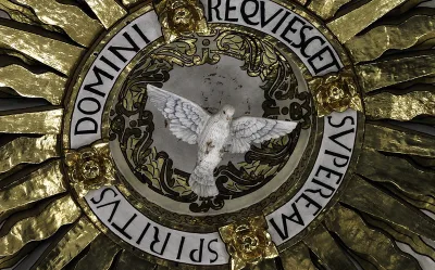 ¿Cómo nos santifica el Espíritu Santo?