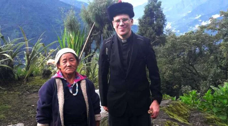 Misionero en India: Ni Sagrario, ni sotana, ni compañero