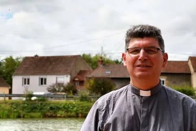 Encontró a Dios a 300 km/h en una charla con un desconocido en el tren