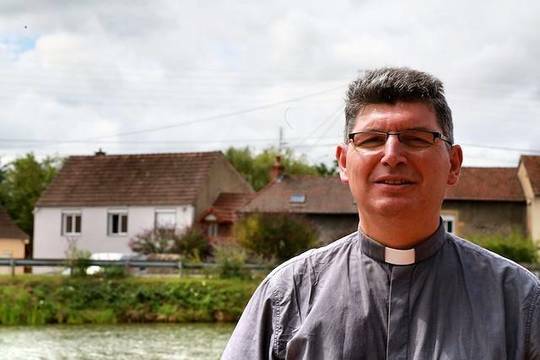 Encontró a Dios a 300 km/h en una charla con un desconocido en el tren