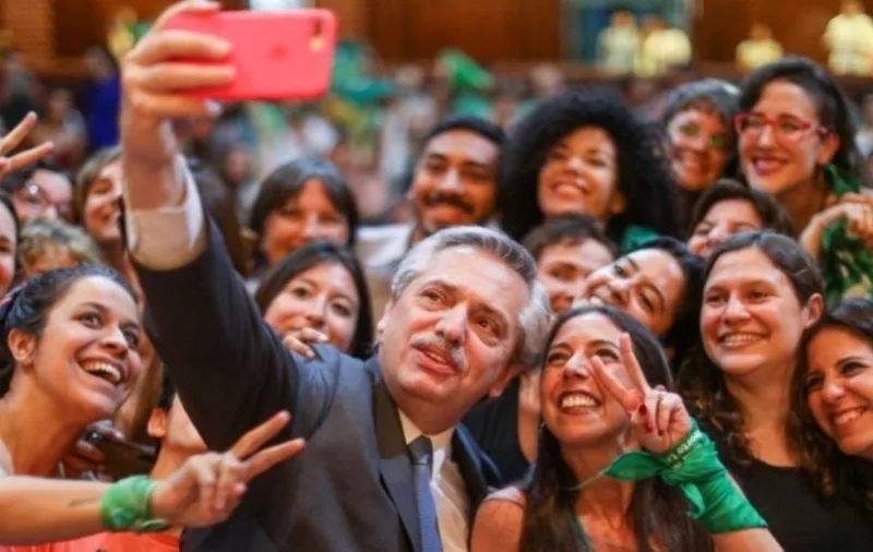 Los políticos que votan y promueven el aborto: ¿están o no excomulgados?